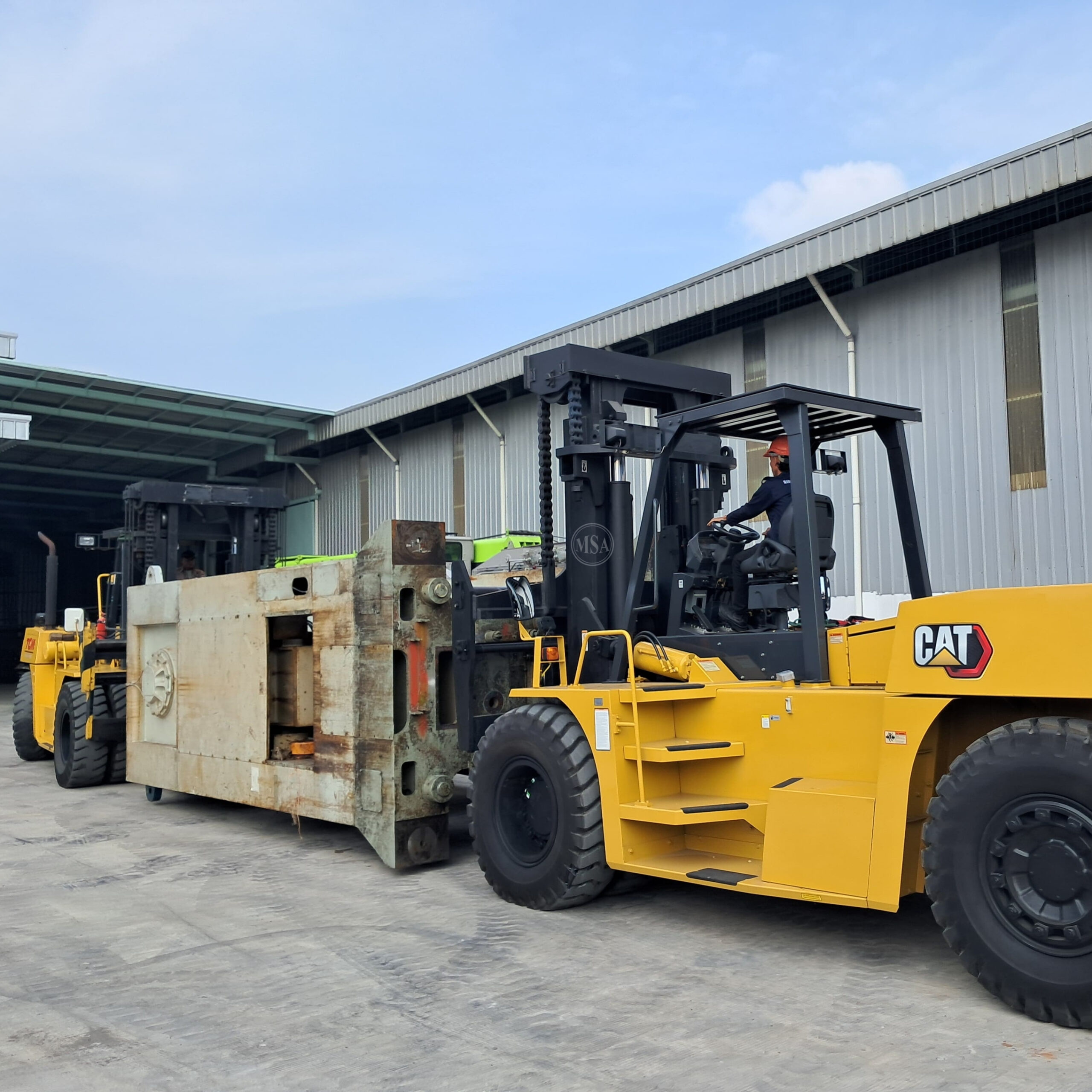 Rental Forklift 20-25 Ton 1