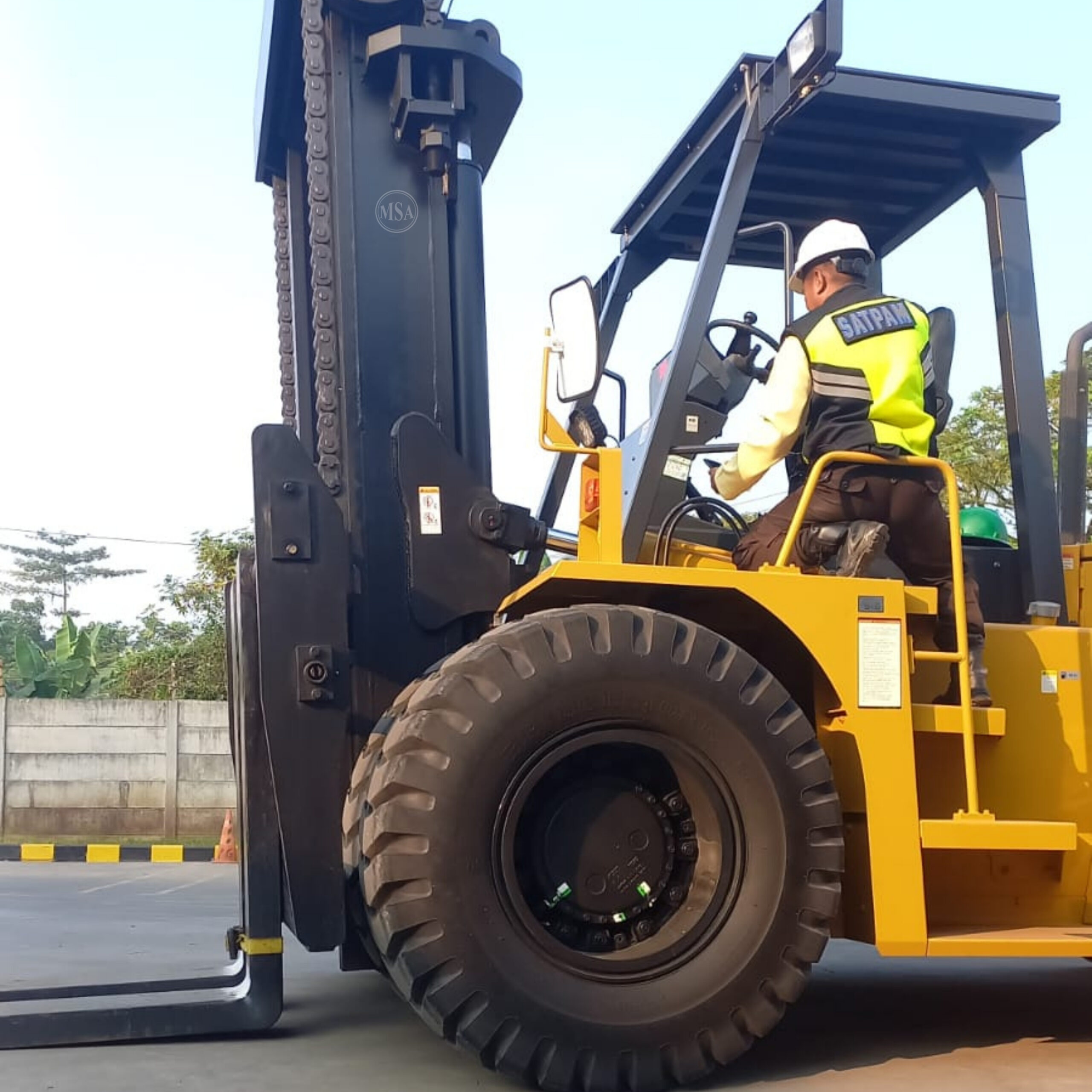 Rental Forklift 20-25 Ton 5