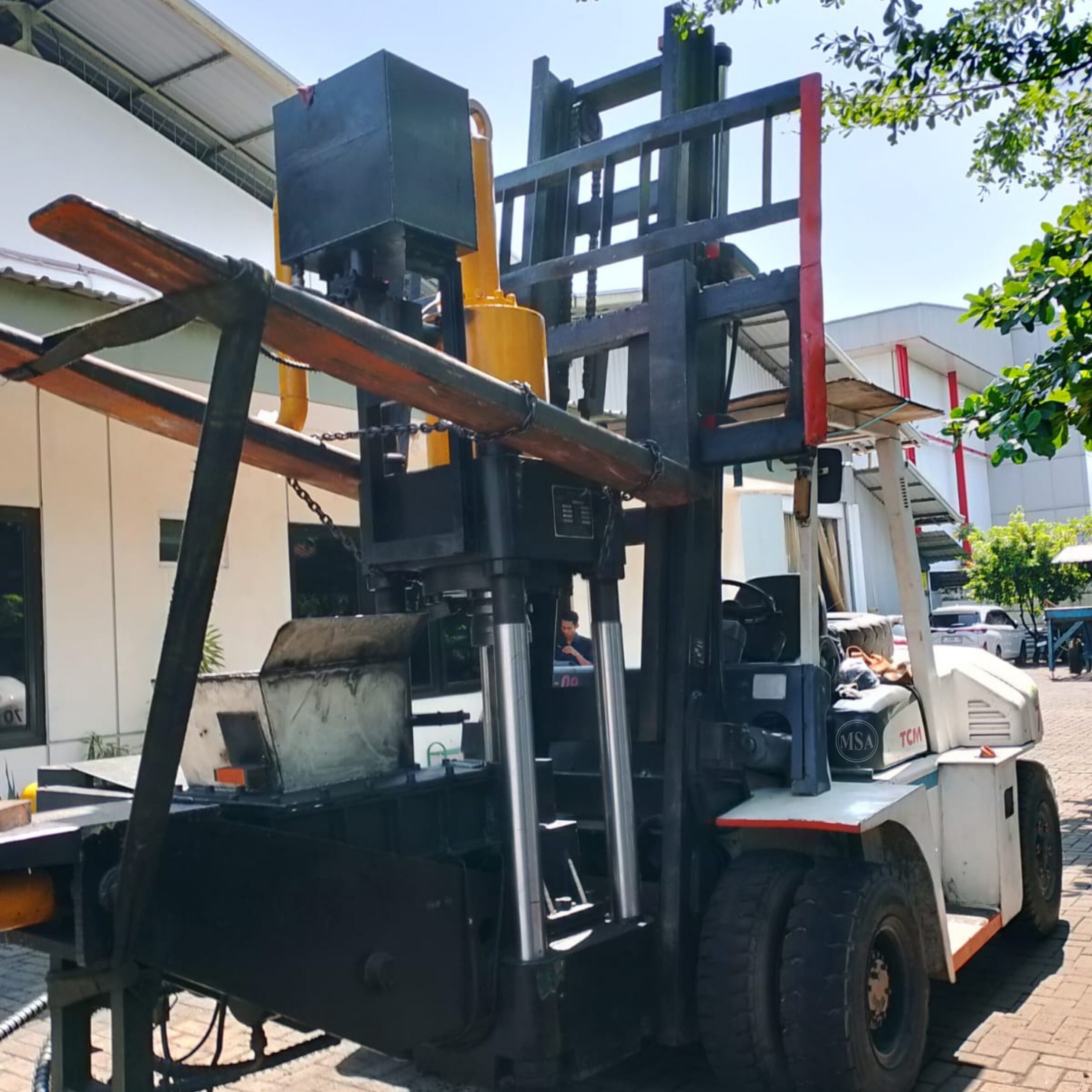 Rental Forklift 7 Ton 22