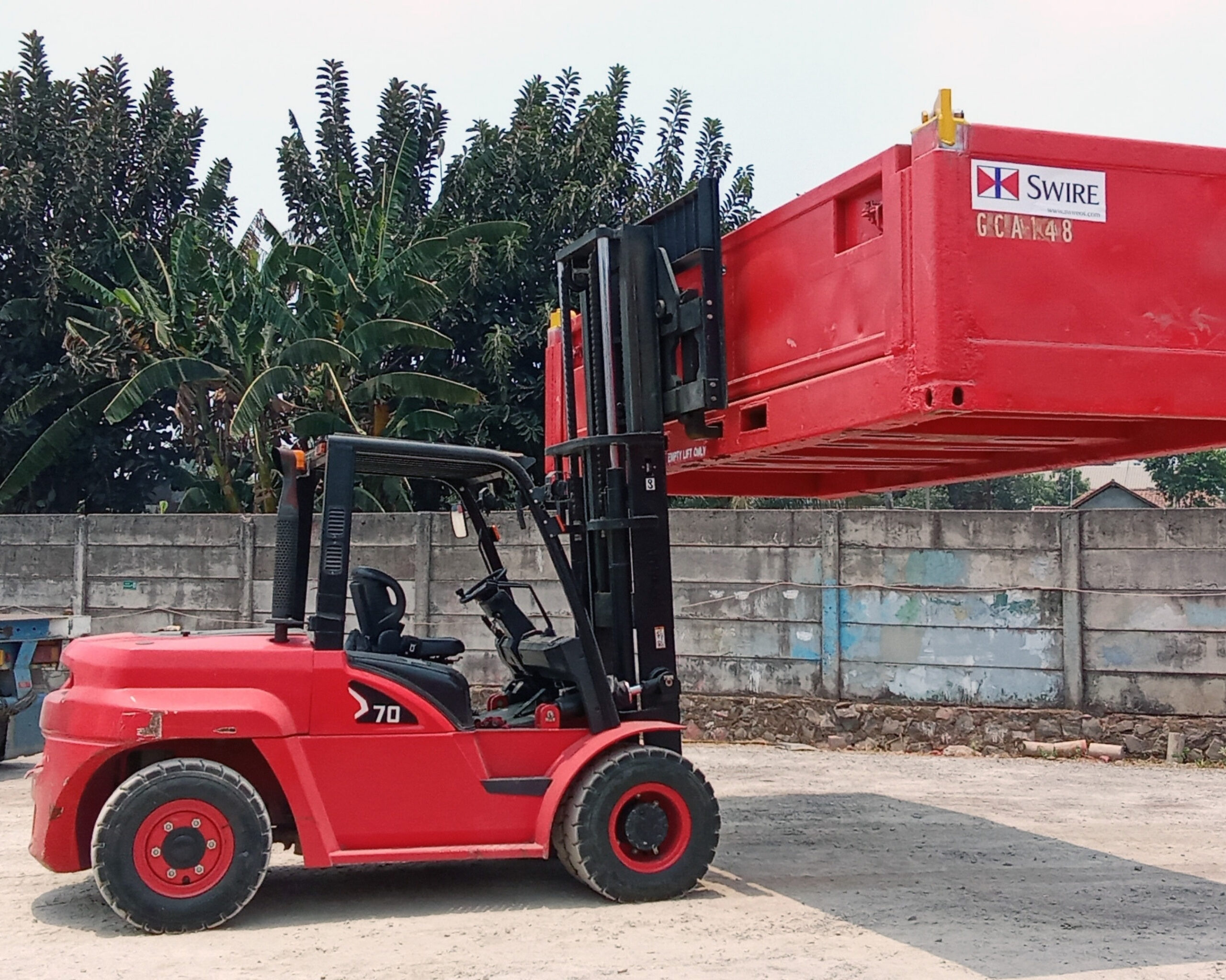 cover rental forklift 7 ton 2